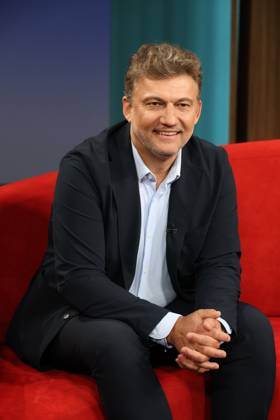 Jonas Kaufmann, German-Austrian opera singer tenor, guest on the television program DAS Rote Sofa, a live talk show of the Norddeutscher Rundfunk, photo session on 10 4 2026 in the television studio of the NDR in Hamburg Lokstedt