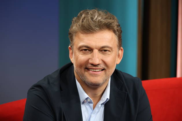 Jonas Kaufmann, German-Austrian opera singer tenor, guest on the television program DAS Rote Sofa, a live talk show of the Norddeutscher Rundfunk, photo session on 10 4 2026 in the television studio of the NDR in Hamburg Lokstedt