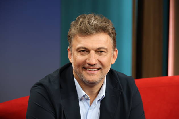 Jonas Kaufmann, German-Austrian opera singer tenor, guest on the television program DAS Rote Sofa, a live talk show of the Norddeutscher Rundfunk, photo session on 10 4 2026 in the television studio of the NDR in Hamburg Lokstedt