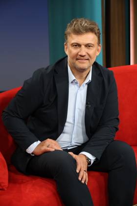 Jonas Kaufmann, German-Austrian opera singer tenor, guest on the television program DAS Rote Sofa, a live talk show of the Norddeutscher Rundfunk, photo session on 10 4 2026 in the television studio of the NDR in Hamburg Lokstedt