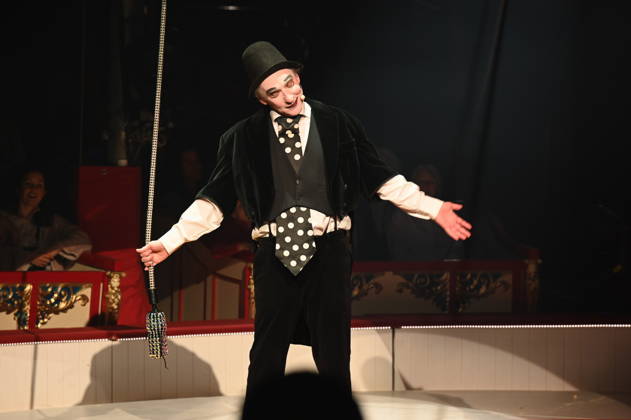 Clown Housch Ma Housch Semen Shuster performing in the ring at the Cologne premiere of Circus Roncalli