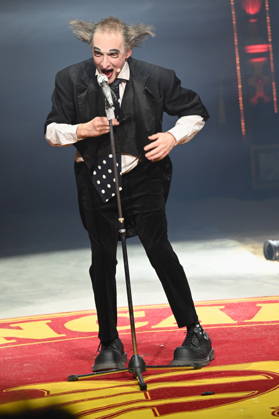 Clown Housch Ma Housch Semen Shuster performing in the ring at the Cologne premiere of Circus Roncalli