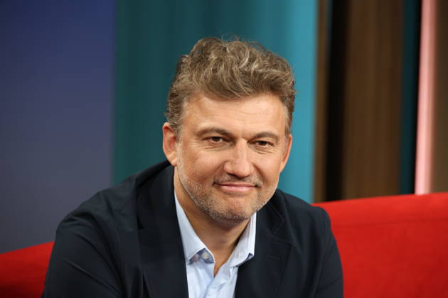 Jonas Kaufmann, German-Austrian opera singer tenor, guest on the television program DAS Rote Sofa, a live talk show of the Norddeutscher Rundfunk, photo session on 10 4 2026 in the television studio of the NDR in Hamburg Lokstedt