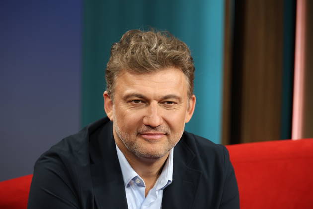 Jonas Kaufmann, German-Austrian opera singer tenor, guest on the television program DAS Rote Sofa, a live talk show of the Norddeutscher Rundfunk, photo session on 10 4 2026 in the television studio of the NDR in Hamburg Lokstedt