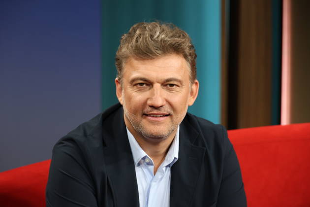 Jonas Kaufmann, German-Austrian opera singer tenor, guest on the television program DAS Rote Sofa, a live talk show of the Norddeutscher Rundfunk, photo session on 10 4 2026 in the television studio of the NDR in Hamburg Lokstedt