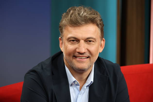 Jonas Kaufmann, German-Austrian opera singer tenor, guest on the television program DAS Rote Sofa, a live talk show of the Norddeutscher Rundfunk, photo session on 10 4 2026 in the television studio of the NDR in Hamburg Lokstedt