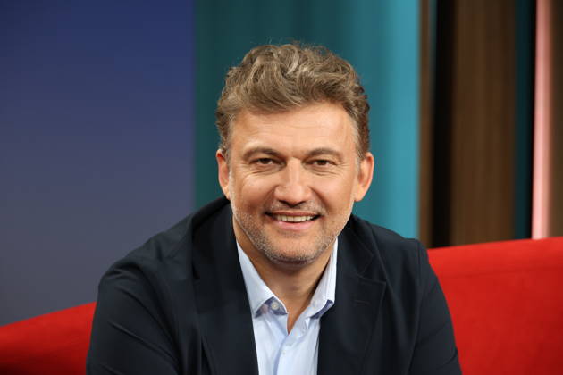 Jonas Kaufmann, German-Austrian opera singer tenor, guest on the television program DAS Rote Sofa, a live talk show of the Norddeutscher Rundfunk, photo session on 10 4 2026 in the television studio of the NDR in Hamburg Lokstedt