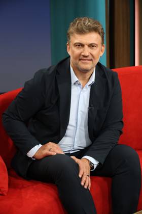 Jonas Kaufmann, German-Austrian opera singer tenor, guest on the television program DAS Rote Sofa, a live talk show of the Norddeutscher Rundfunk, photo session on 10 4 2026 in the television studio of the NDR in Hamburg Lokstedt