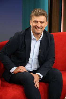 Jonas Kaufmann, German-Austrian opera singer tenor, guest on the television program DAS Rote Sofa, a live talk show of the Norddeutscher Rundfunk, photo session on 10 4 2026 in the television studio of the NDR in Hamburg Lokstedt