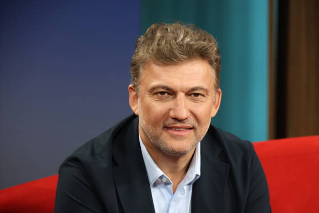 Jonas Kaufmann, German-Austrian opera singer tenor, guest on the television program DAS Rote Sofa, a live talk show of the Norddeutscher Rundfunk, photo session on 10 4 2026 in the television studio of the NDR in Hamburg Lokstedt