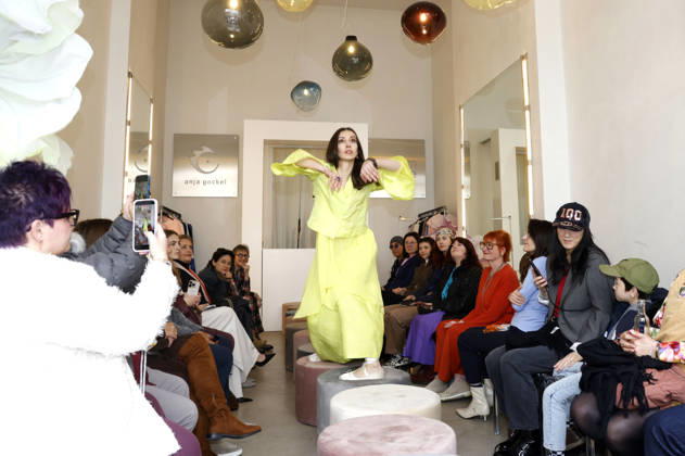 Lia Kemendi at the Anja Gockel Fashion Show Fresh for the senses in the Paris 44 showroom by Anja Gockel Berlin, 10 04 2026 Foto:xAgenturxWehnertx xduxVinagex xFuturexImagex gockel_6480