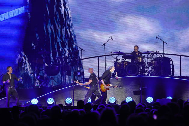 11 04 2026, Santiano, in concert live at the Uber Arena, Berlin, with Björn Both, Andreas Fahnert, Axel Stosberg, Peter David Sage, Hans Timm Hinrichsen, Berlin