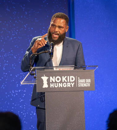 April 11, 2026, Los Angeles, California, United States: Anthony Anderson speaks during the Night Out for No Kid Hungry event at Rolling Greens 1005 Mateo Street in Los Angeles California on Apr. 12, 2026. Los Angeles United States - ZUMAt169 20260411_zep_t169_004 Copyright: xConnorxTerryx