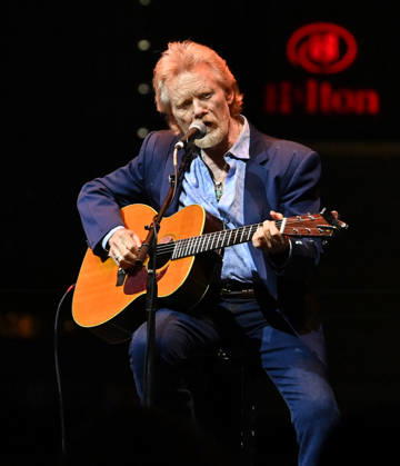 2026 CMA Triple Play Awards Lee Roy Parnell onstage at the 2026 CMA Triple Play Awards at the Country Music Hall of Fame and Museum on April 13, 2026 in Nashville, TN. Nashville Country Music Hall of Fame and Museum Tennessee USA Copyright: xTammiexArroyo AFF-USA.comx