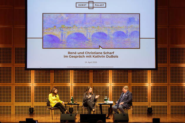14.04.2026. Düsseldorf. Die Scharf Collection führt in vierter Generation einen Zweig der bedeutenden Berliner Sammlung Otto Gerstenberg weiter, deren Schwerpunkt auf französischer Kunst von den Anfängen der Moderne bis in die Nachkriegszeit reicht. Heute richten René Scharf und seine Frau Christiane Scharf den Blick auch auf zeitgenössische internationale Positionen, unter anderem mit Werken von Sam Francis, Martin Eder und Katharina Grosse. Im Gespräch mit Kathrin DuBois, Kuratorin der Ausstellung (Mitte), sprechen sie über die familiäre Sammlungstradition, ihr besonderes Interesse an dem Medium Malerei sowie dem Verhältnis von gegenständlichen und abstrakten Bildwelten. Düsseldorf Kunstpalast Nordrhein-Westfalen Deutschland *