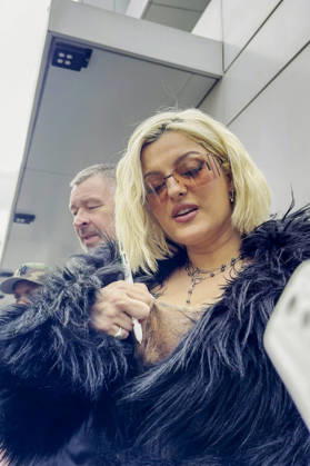Singer Bebe Rexha arrives at the NRJ studios in Paris, France, April 15, 2026 Jack Bussat Bestimage Singer Bebe Rexha was seen in Paris as she attended an NRJ music émission Paris France Copyright: xJackxBussatx xBestimagexJackxBussatx xBestimagex