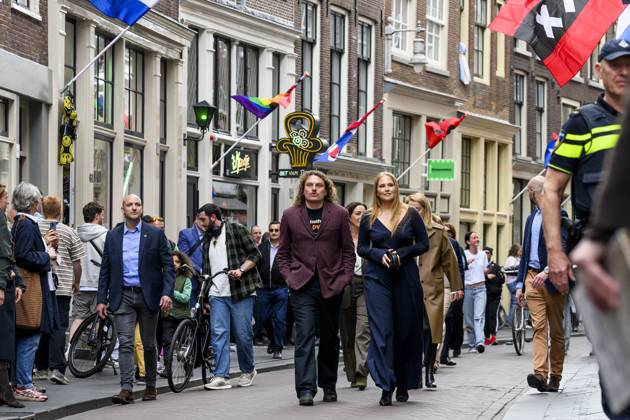 Amsterdam, The Netherlands, 2026-04-17 14:19:04 AMSTERDAM, 17-04-2026, Zeedijk Princess of Orange - Princess Amalia is visiting Amsterdam at the invitation of Mayor Halsema. The visit follows an earlier meeting with Amsterdammers at the Mayor s official residence. During the two-day visit, the Princess will become better acquainted with various sectors and be briefed on current topics such as science, sports, culture, housing, and social cohesion. PHOTO: NLBeeld Patrick van Emst In the photo: A walk along the Zeedijk during which explanations are given regarding housing, entrepreneurship, and social connection. A café, a radio studio, and an Asian supermarket, among others, are also visited. Credit: NL Beeld Patrick van Emst Copyright: xx x