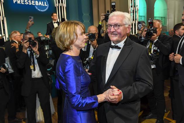 ABB PRESS BALL German President Frank Walter Steinmeier dancing with his wife Elke Buedenbender at the 73rd Federal Press Ball at the Hotel Adlon Kempinski on April 17, 2026 in Berlin