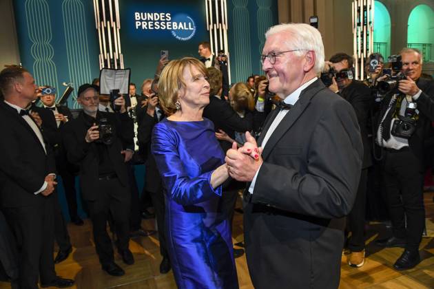 ABB PRESS BALL German President Frank Walter Steinmeier dancing with his wife Elke Buedenbender at the 73rd Federal Press Ball at the Hotel Adlon Kempinski on April 17, 2026 in Berlin