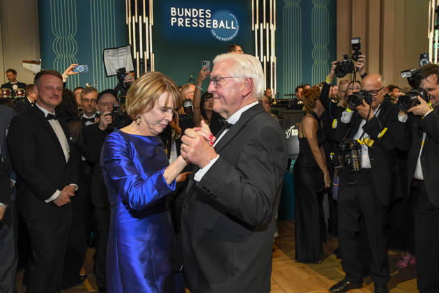 ABB PRESS BALL German President Frank Walter Steinmeier dancing with his wife Elke Buedenbender at the 73rd Federal Press Ball at the Hotel Adlon Kempinski on April 17, 2026 in Berlin