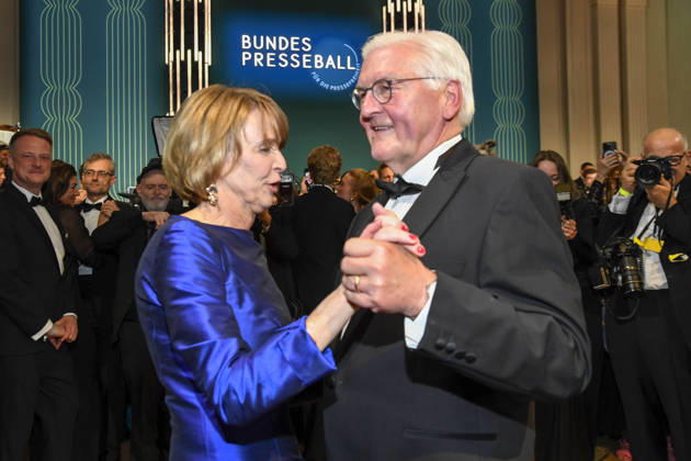 ABB PRESS BALL German President Frank Walter Steinmeier dancing with his wife Elke Buedenbender at the 73rd Federal Press Ball at the Hotel Adlon Kempinski on April 17, 2026 in Berlin