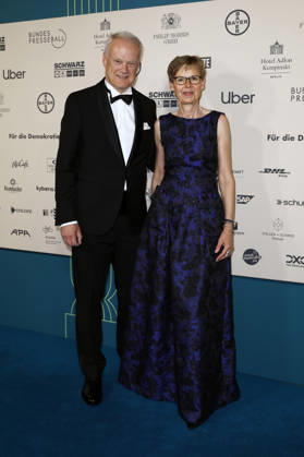 Peter Sebastian Krause with companion at the 73 Federal Press Ball 2026 at the Hotel Adlon Kempinski Berlin, 17 04 2026 Foto:xJ.xMWx xFuturexImagex bundespresseball_6402