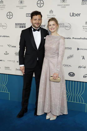 Felix Banaszak with his wife Charlotte at the 73 Federal Press Ball 2026 at the Hotel Adlon Kempinski Berlin, 17 04 2026 Foto:xJ.xMWx xFuturexImagex bundespresseball_6418