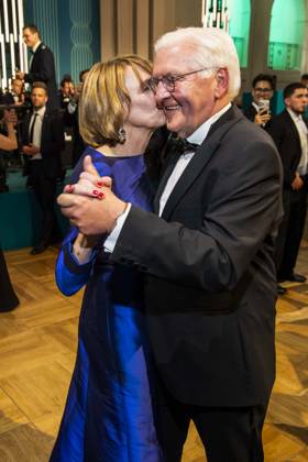 ABB PRESS BALL German President Frank Walter Steinmeier dancing with his wife Elke Buedenbender blue evening dress at the 73rd Federal Press Ball at the Hotel Adlon Kempinski on April 17, 2026 in Berlin