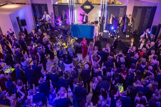 ABB PRESS BALL Guests Dancing Overview at the 73 Federal Press Ball at the Hotel Adlon Kempinski on 17 04 2026 in Berlin
