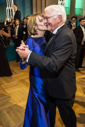 ABB PRESS BALL German President Frank Walter Steinmeier dancing with his wife Elke Buedenbender blue evening dress at the 73rd Federal Press Ball at the Hotel Adlon Kempinski on April 17, 2026 in Berlin
