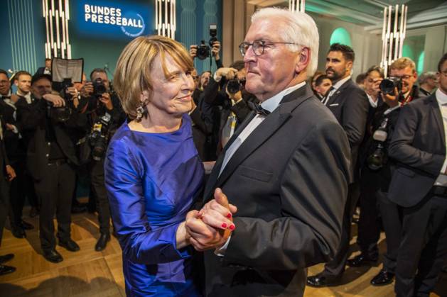 ABB PRESS BALL German President Frank Walter Steinmeier dancing with his wife Elke Buedenbender blue evening dress at the 73rd Federal Press Ball at the Hotel Adlon Kempinski on April 17, 2026 in Berlin