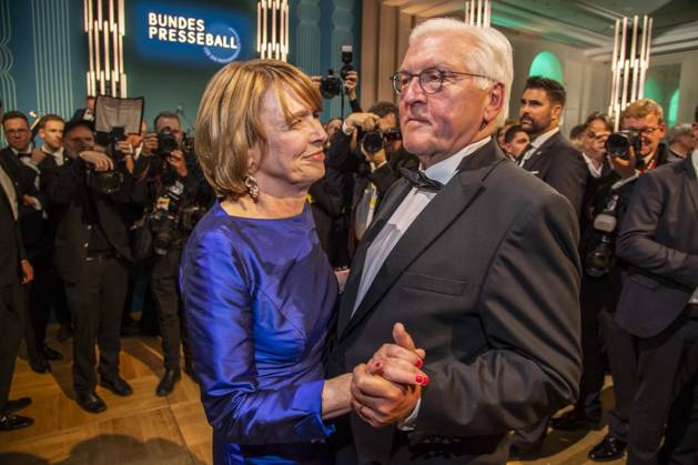 ABB PRESS BALL German President Frank Walter Steinmeier dancing with his wife Elke Buedenbender blue evening dress at the 73rd Federal Press Ball at the Hotel Adlon Kempinski on April 17, 2026 in Berlin