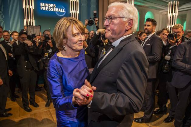 ABB PRESS BALL German President Frank Walter Steinmeier dancing with his wife Elke Buedenbender blue evening dress at the 73rd Federal Press Ball at the Hotel Adlon Kempinski on April 17, 2026 in Berlin