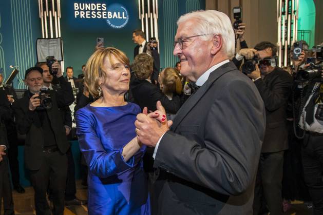 ABB PRESS BALL German President Frank Walter Steinmeier dancing with his wife Elke Buedenbender blue evening dress at the 73rd Federal Press Ball at the Hotel Adlon Kempinski on April 17, 2026 in Berlin