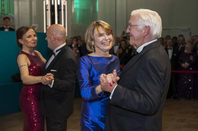 ABB PRESS BALL German President Frank Walter Steinmeier dancing with his wife Elke Buedenbender blue evening dress at the 73rd Federal Press Ball at the Hotel Adlon Kempinski on April 17, 2026 in Berlin