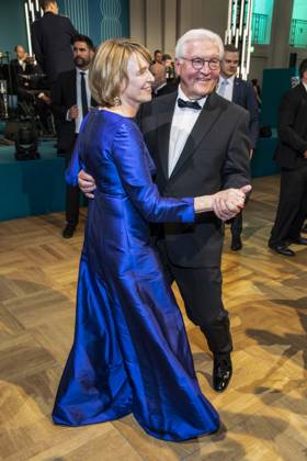 ABB PRESS BALL German President Frank Walter Steinmeier dancing with his wife Elke Buedenbender blue evening dress at the 73rd Federal Press Ball at the Hotel Adlon Kempinski on April 17, 2026 in Berlin