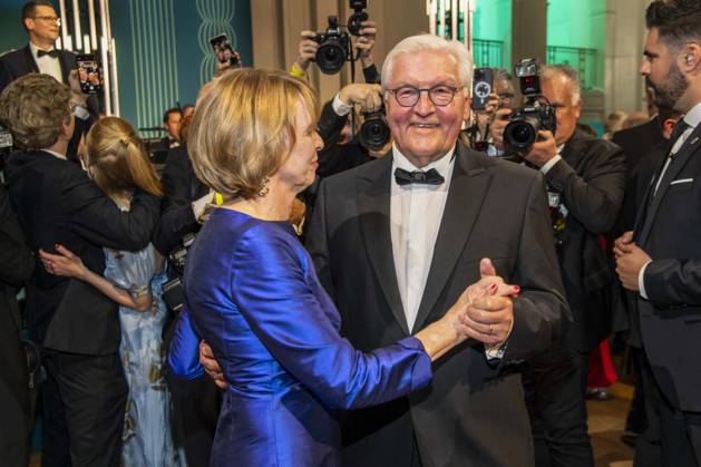 ABB PRESS BALL German President Frank Walter Steinmeier dancing with his wife Elke Buedenbender blue evening dress at the 73rd Federal Press Ball at the Hotel Adlon Kempinski on April 17, 2026 in Berlin
