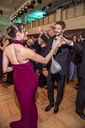 ABB PRESS BALL Danielle Bezaire and Arne Friedrich girlfriend dancing as guests at the 73 Federal Press Ball at the Hotel Adlon Kempinski on 17 04 2026 in Berlin