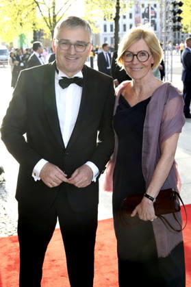Stefan Kornelius with companion at the 73 Federal Press Ball 2026 at the Hotel Adlon Kempinski Berlin, 17 04 2026 Foto:xAgenturxWehnertx xGränzdörferx xFuturexImagex bundespresseball_6470