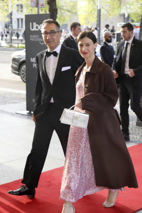 Cem Özdemir with his wife Flavia Zaka at the 73 Federal Press Ball 2026 at the Hotel Adlon Kempinski Berlin, 17 04 2026 Foto:xAgenturxWehnertx xGränzdörferx xFuturexImagex bundespresseball_6472