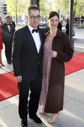 Cem Özdemir with his wife Flavia Zaka at the 73 Federal Press Ball 2026 at the Hotel Adlon Kempinski Berlin, 17 04 2026 Foto:xAgenturxWehnertx xGränzdörferx xFuturexImagex bundespresseball_6473