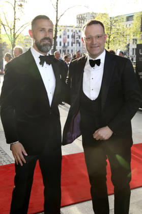 Jens Spahn with husband Daniel Funke at the 73 Federal Press Ball 2026 at the Hotel Adlon Kempinski Berlin, 17 04 2026 Foto:xAgenturxWehnertx xGränzdörferx xFuturexImagex bundespresseball_6479