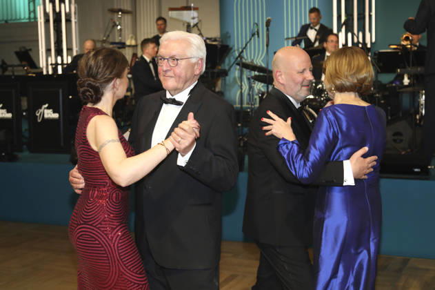 Regina Kramer, Frank Walter Steinmeier, Mathis Feldhoff and Elke Büdenbender at the 73 Federal Press Ball 2026 at the Hotel Adlon Kempinski Berlin, 17 04 2026 Foto:xAgenturxWehnertx xGränzdörferx xFuturexImagex bundespresseball_6529