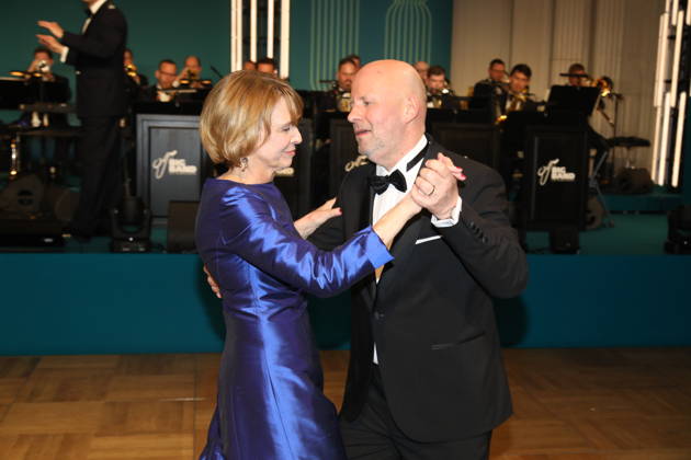 Elke Büdenbender and Mathis Feldhoff at the 73 Federal Press Ball 2026 at the Hotel Adlon Kempinski Berlin, 17 04 2026 Copyright: xAgenturxMatthiasxWehnertx xM.xGränzdörferx