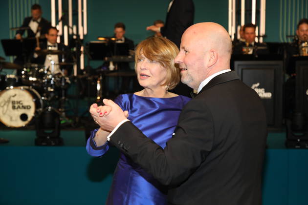 Elke Büdenbender and Mathis Feldhoff at the 73 Federal Press Ball 2026 at the Hotel Adlon Kempinski Berlin, 17 04 2026 Copyright: xAgenturxMatthiasxWehnertx xM.xGränzdörferx