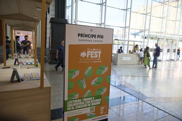 Book fair in Príncipe Pío Madrid Several people visit the Book Fair, in the Príncipe Pío shopping center, on April 19, 2026, Madrid Spain The Príncipe Pío shopping center celebrates Libro Ideas Fest, a fair that brings together some thirty writers and illustrators of different genres, from illustration and thrillers to poetry, romance novels, fantasy and childrens literature 19 APRIL 2026 Jesús Hellí Madrid Madrid Madrid Spain  Copyright: xJesusxHellinx 7452885