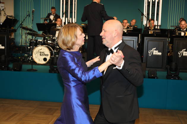 Elke Büdenbender and Mathis Feldhoff at the 73 Federal Press Ball 2026 at the Hotel Adlon Kempinski Berlin, 17 04 2026 Copyright: xAgenturxMatthiasxWehnertx xM.xGränzdörferx