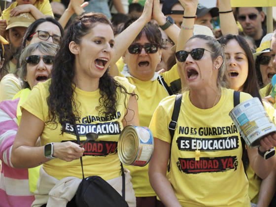 April 19, 2026, Madrid, Madrid, Spain: MADRID, SPAIN - April 19: In Madrid, public education students and teachers took to the streets with the slogan â€oeSave public education,†marching from Atocha to Puerta del Sol to protest against cuts and institutional neglect by the Community of Madrid. Madrid Spain - ZUMAh199 20260419_zip_h199_001 Copyright: xAaronxHerediax