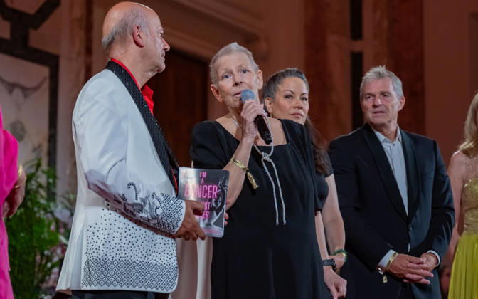 20260418 19. DAC Dancer against Cancer Ball WIEN, OESTERREICH - 18. APRIL: Musiker, Entertainer und Host des Abends Andy Lee Lang, Fachaerztin, ehemalige Gesundheits- und Familienministerin, MAYAID Preistraegin 2026 und Testimonial des Kalenders Andrea Kdolsky, Martial-Arts-Ikone Bruce Lees Tochter, Schauspielerin, Bruce Lee Family Companies CEO, Vorsitzende des Verwaltungsrates der Bruce Lee Foundation und Stargast des Balls Shannon Lee und Fotograf Manfred Baumann waehrend der Preisverleihung des MyAid Awards 2026 anlaesslich des 19. DaC Dancer against Cancer Galaballs in der Wiener Hofburg am 18. April 2026 in Wien, Oesterreich. 260418_SEPA_17_100 Copyright: xIsabellexOuvrardx SEPAxMedia