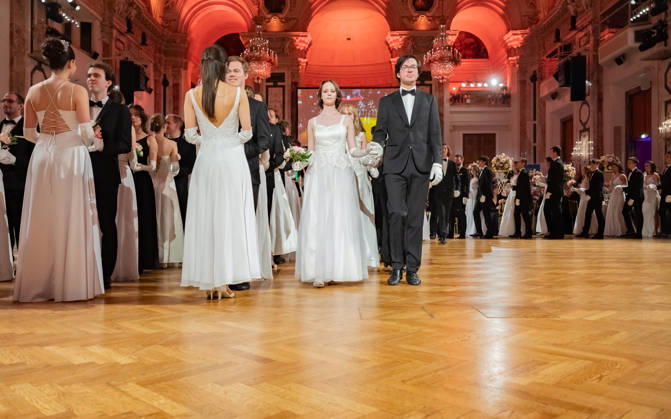 20260418 19. DAC Dancer against Cancer Ball WIEN, OESTERREICH - 18. APRIL: Eroeffnungskomitee der Tanzschule Rueff des 19. DaC Dancer against Cancer Galaballs in der Wiener Hofburg am 18. April 2026 in Wien, Oesterreich. 260418_SEPA_17_122 Copyright: xIsabellexOuvrardx SEPAxMedia